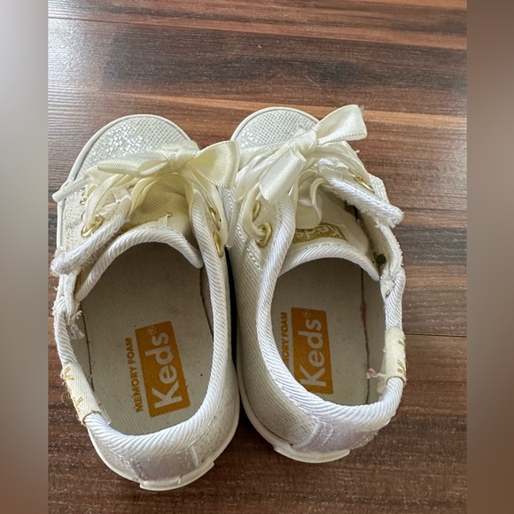 Keds size 5 toddler white sparkly sneaker - Picture 3 of 4
